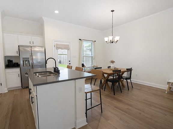 4th image of 230 Sophie Dr
