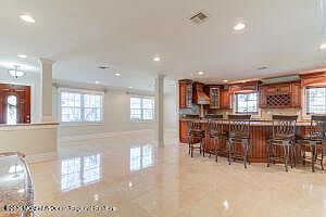 5th image of 117 Lions Head Blvd S