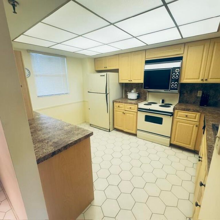 2900 NE 14th Street Causeway #403, photo 5
