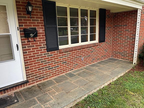3rd image of 3319 Crittendon Ave NW
