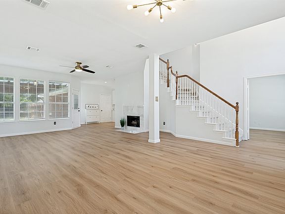 5th image of 712 Rolling Hills Dr
