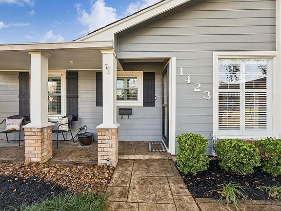 3rd image of 1423 Richelieu Ln