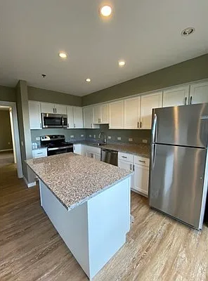 2 bed, 1097 sqft, $5,300 — Photo 3