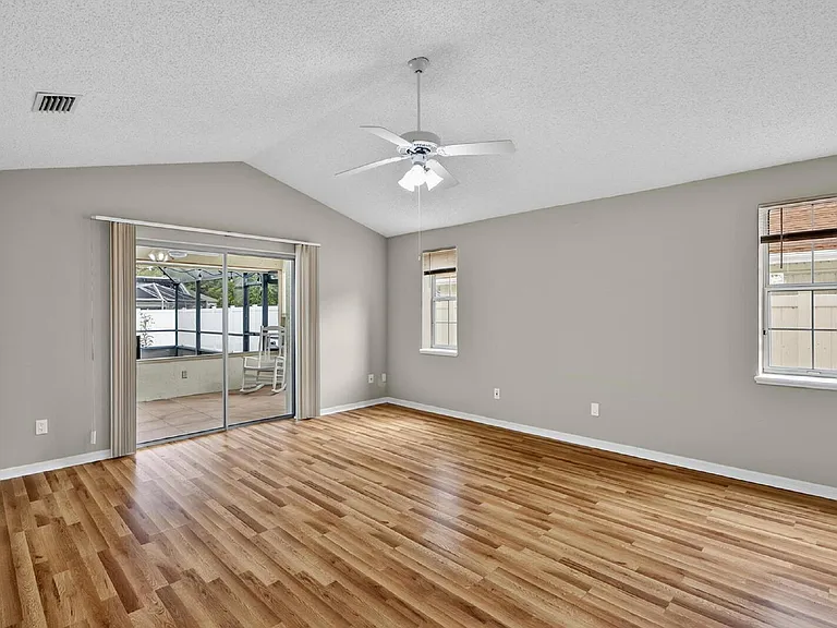 77 Folcroft Ln — Photo 29