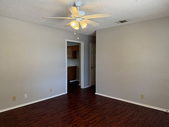 4th image of 5203 Village Row