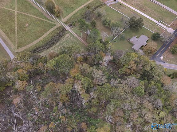 3rd image of 930 Dug Hill Rd