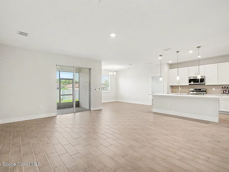 414 Caribbean St SE — Photo 9