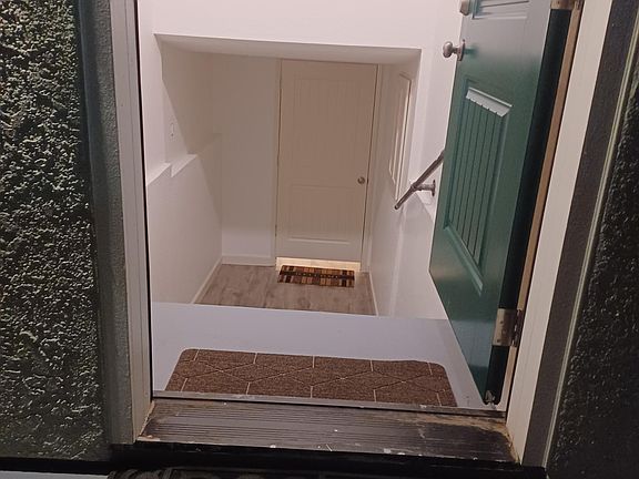 2nd image of 1365 Vine St #2