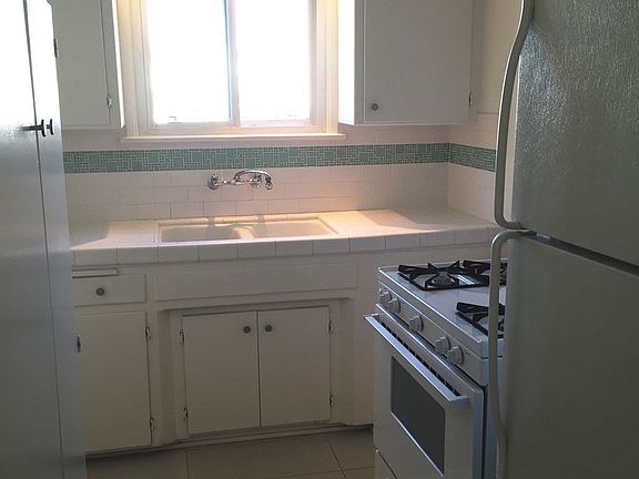 5th image of 1532 Palm Dr #B