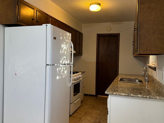 4th image of 900 Fairbanks St