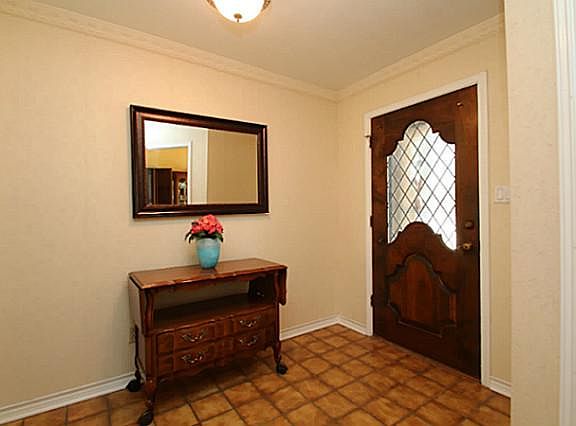 2nd image of 2209 Primrose Dr