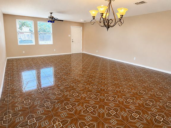 4th image of 511 Travis Ranch Trl