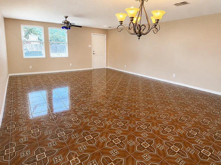 511 Travis Ranch Trl — Photo 4
