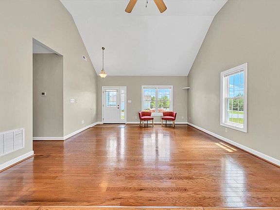 3rd image of 1016 Barrow Hills Dr