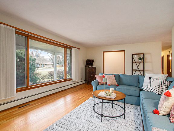 4th image of 1356 N Manor Dr