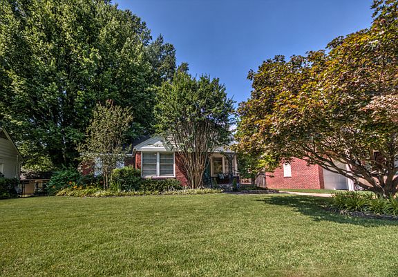 3rd image of 3532 Kenwood Ave