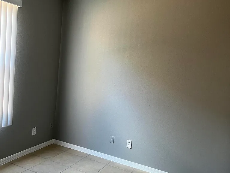 810 Benton Dr — Photo 8