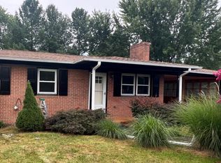 217 Fredericktowne Dr, Stephens City, VA