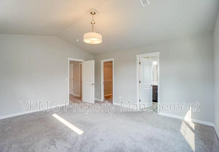13602 NE 75th Cir — Photo 29
