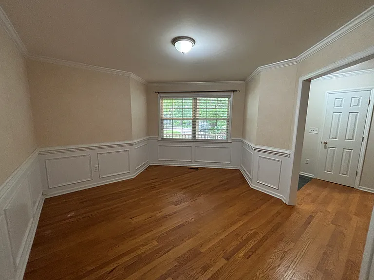 136 Trafalgar Ln — Photo 13