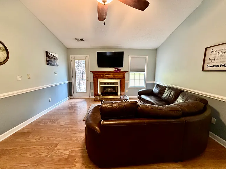 2809 Faircroft Way — Photo 3