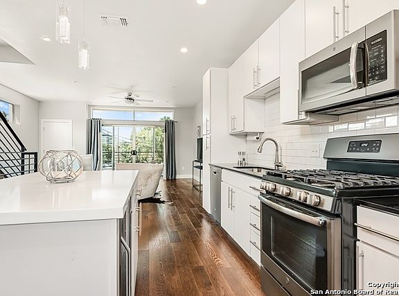 5th image of 954 E Josephine St