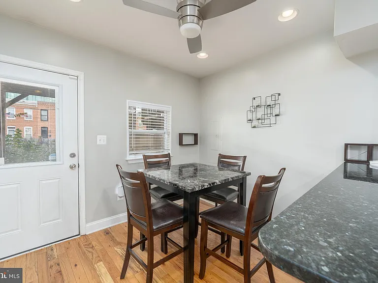 1825 Light St — Photo 9