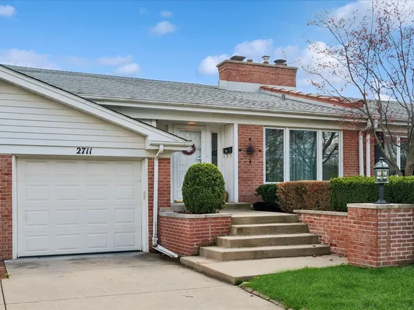 2711 E Bel Aire Dr, Arlington Heights, IL 60004