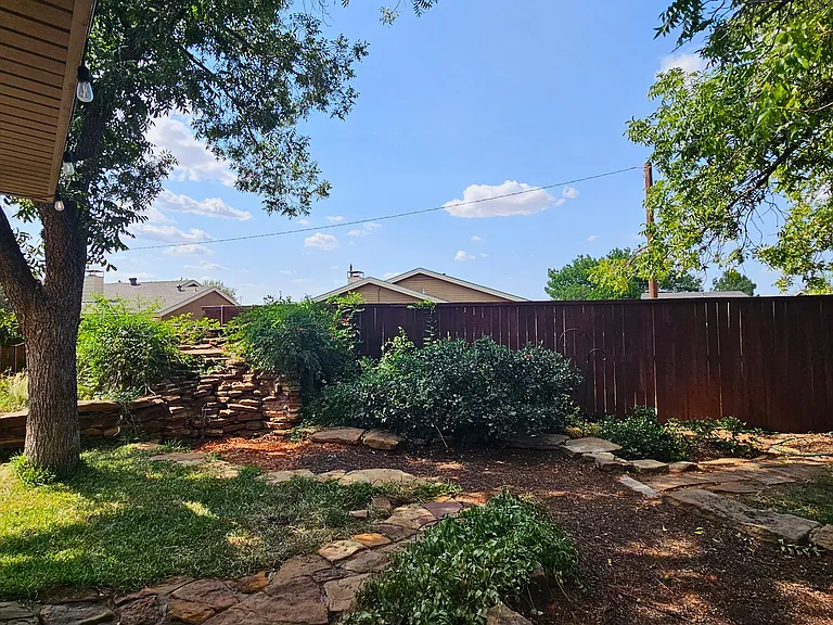 2402 Emerson Ct — Photo 22
