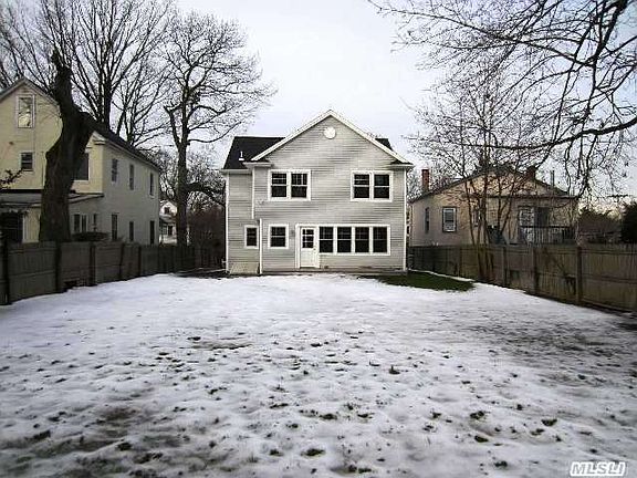 4th image of 10 Charles Ave