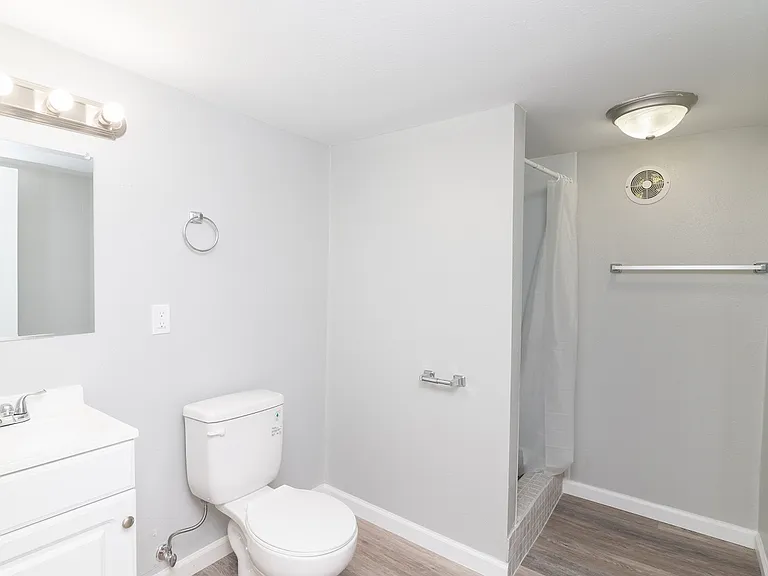 1518 E McCarty St #9 — Photo 2