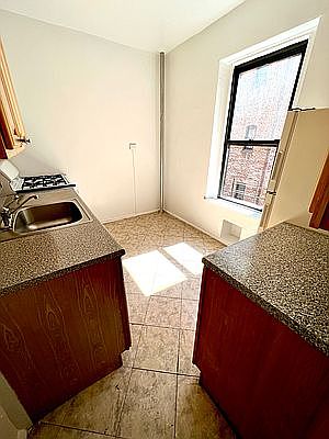 4th image of 1580 Thieriot Ave APT 3G