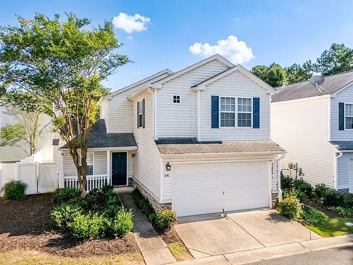 641 W Oaks Dr — Photo 2