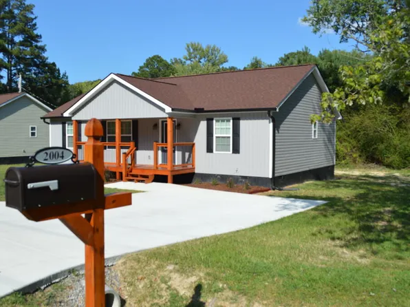 2004 Glisson Dr, Tunnel Hill, GA 30755