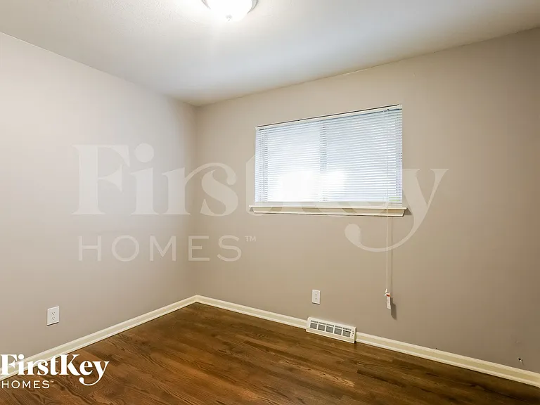 1004 SW 14th Ter — Photo 13