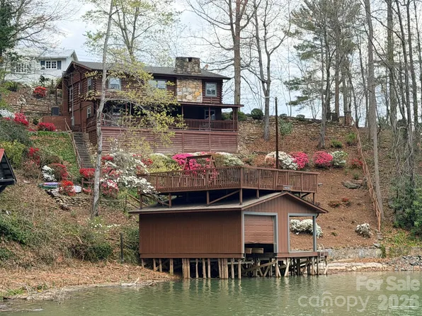 118 Rock Point Rd, Lake Lure, NC 28746