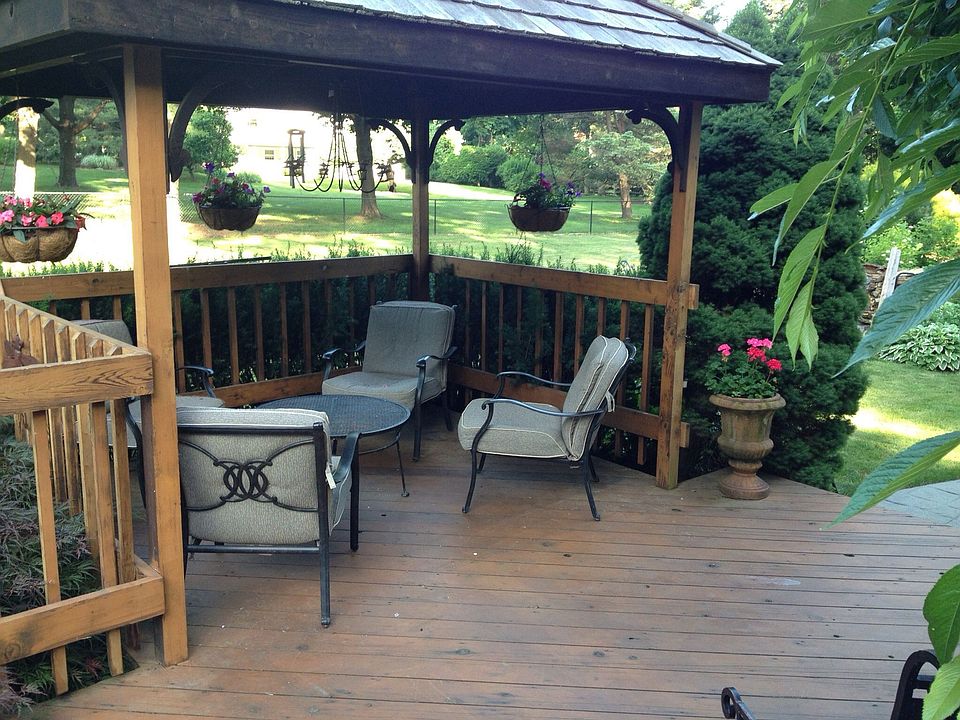 1st image of 15 Heidi Ln