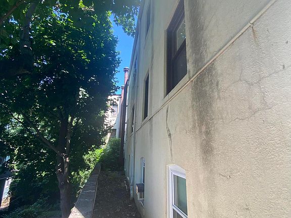 4th image of 20 Egmont Pl