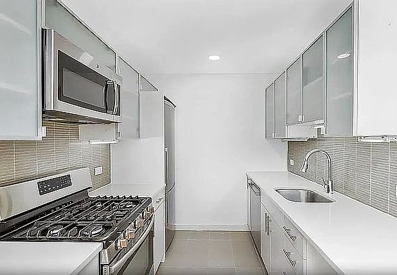 3rd image of 222 E 111th St APT 1E