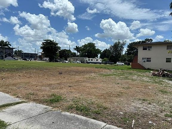 4th image of 724 SW Avenue B Avenue