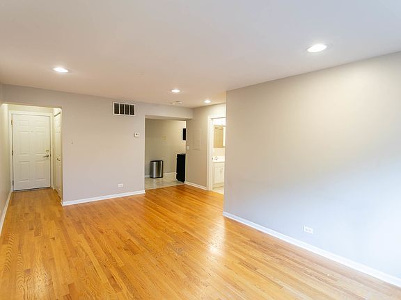 3rd image of 5953 N Kenmore Ave NE #105