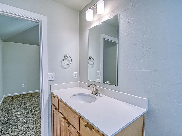 2713 Clifton Ter — Photo 17