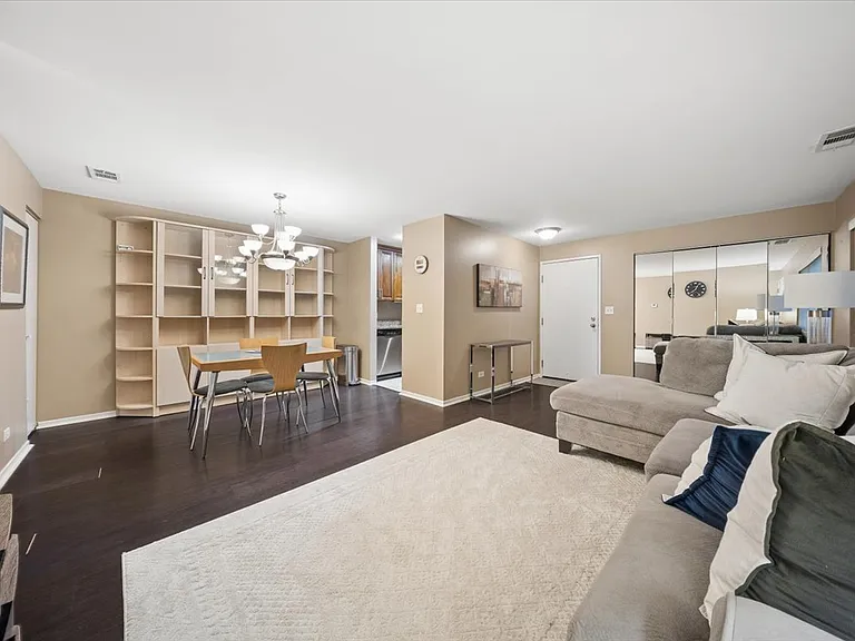 550 Vine Ave #104 — Photo 3