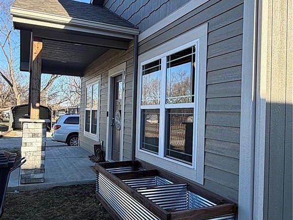 3rd image of 934 E Hamblin St