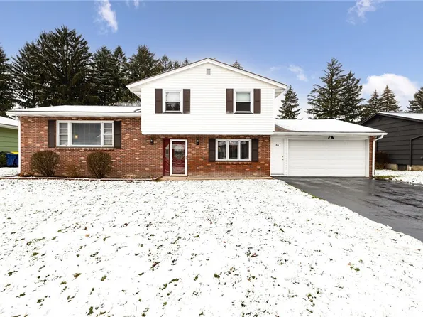 35 Astronaut Dr, Rochester, NY 14609