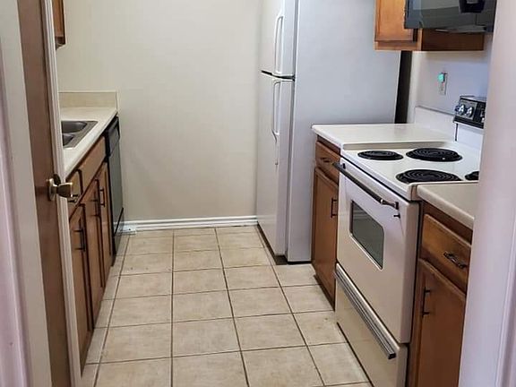 3rd image of 346 Lake Placid Dr