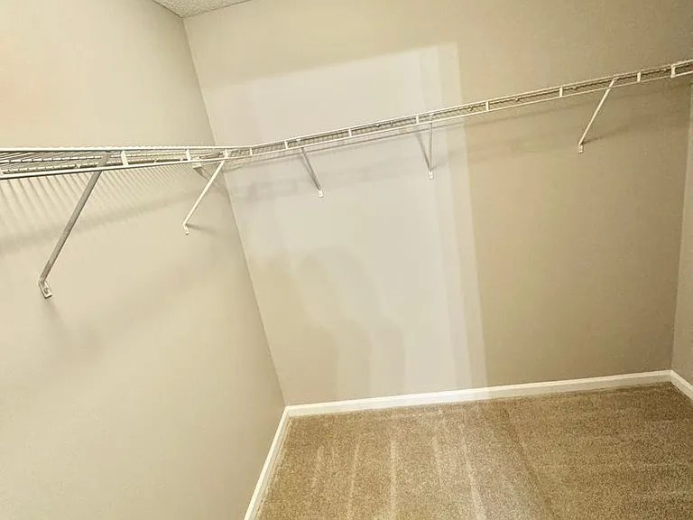 Lakeview Apartments — Photo 8