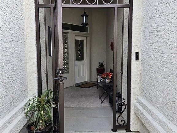 3rd image of 2048 E Lago Grande Pl