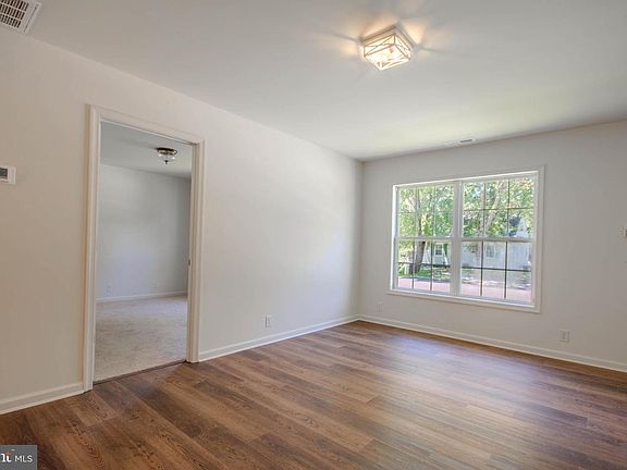 5th image of 811 Springfield Cir