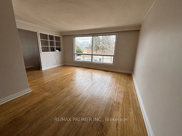 199 Gracedale Blvd #MAIN FLOOR — Photo 4